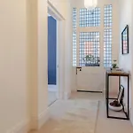 Apartment 2 Bed In Oc-f31046 *